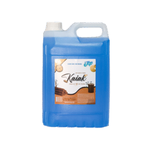 embalagem com produto de limpeza desinfetante kaiak de cinco litros da tróppel